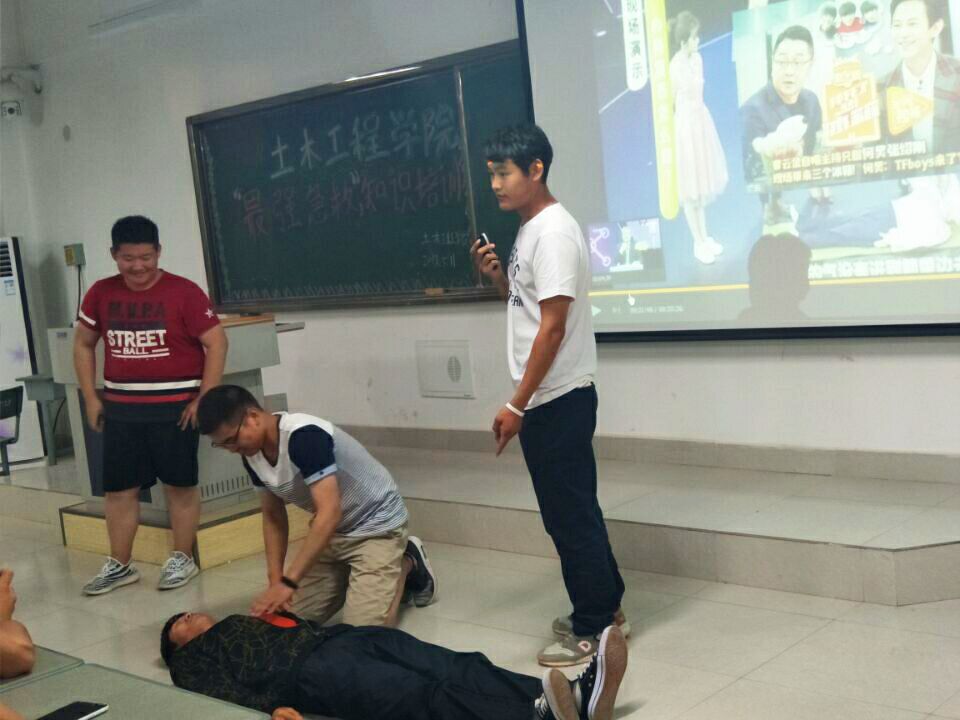 心肺复苏演练